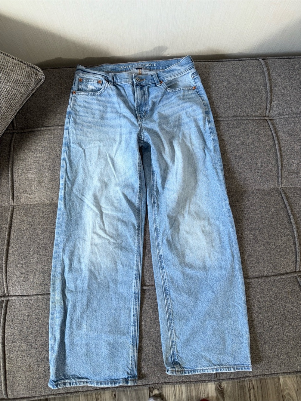 American Eagle Women’s 4 short Strigid Stovepipe Straight Leg Jeans Denim
